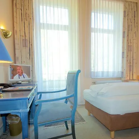 Hotel Am Hohenzollernplatz 3*