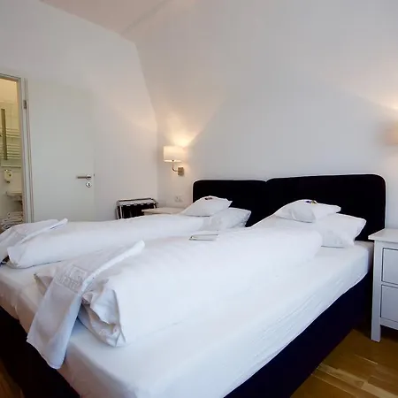 Hotel Am Hohenzollernplatz 3*